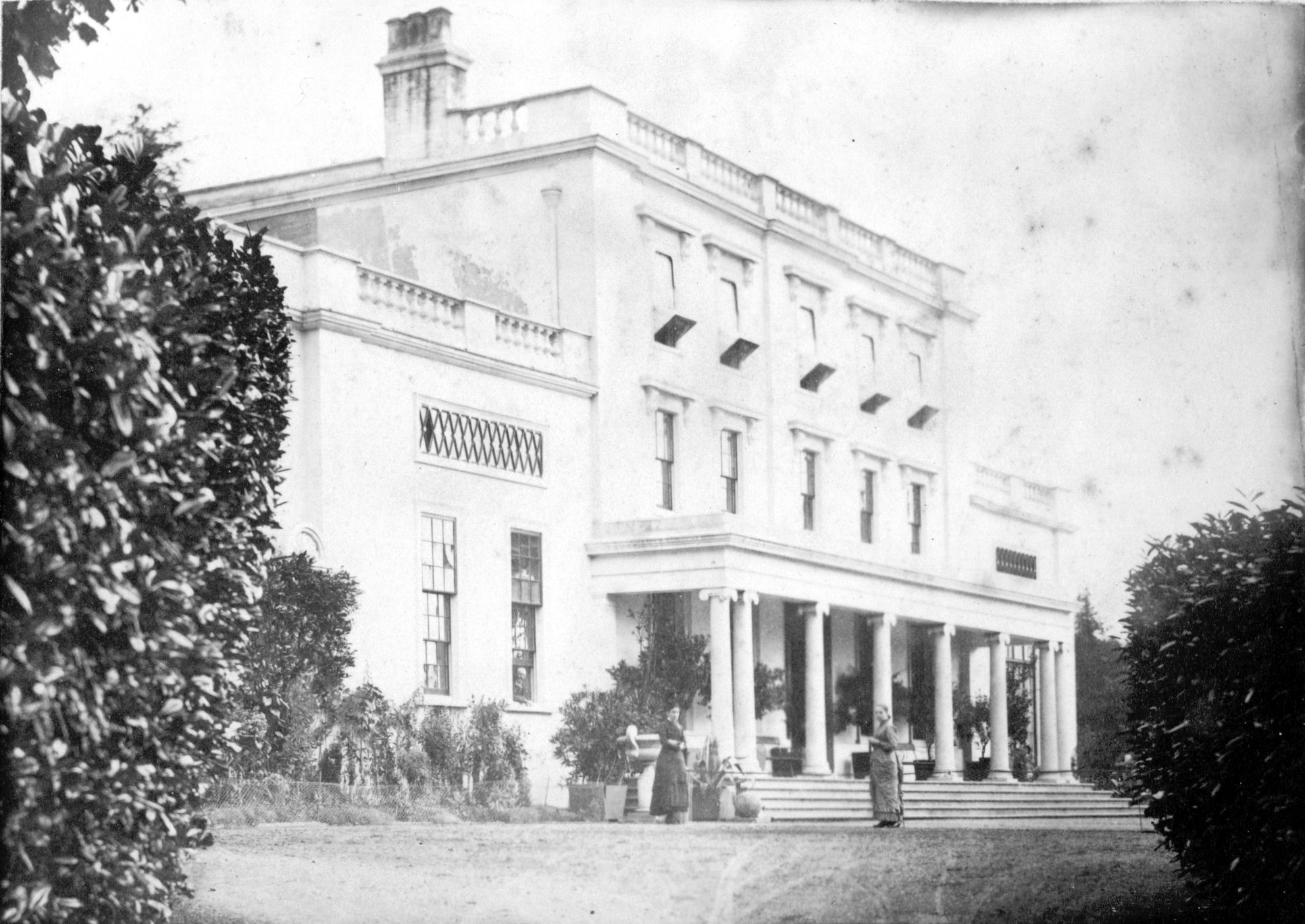 Tracey House [Profiles] • Instagram, Twitter, TikTok Foller